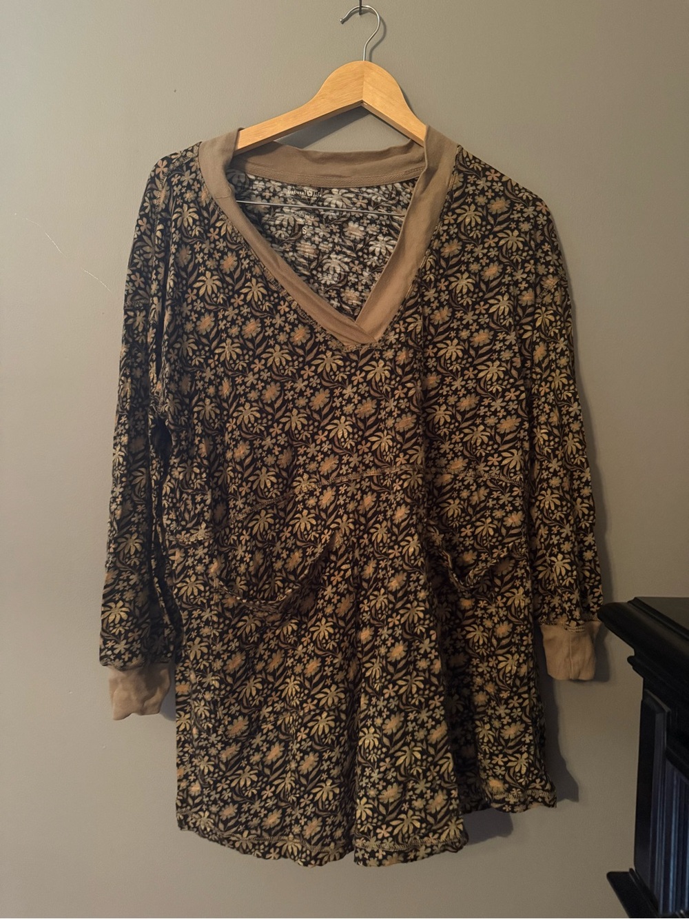 NATURAL LIFE Black Floral V-Neck Long Sleeve Dress with Tan Trim